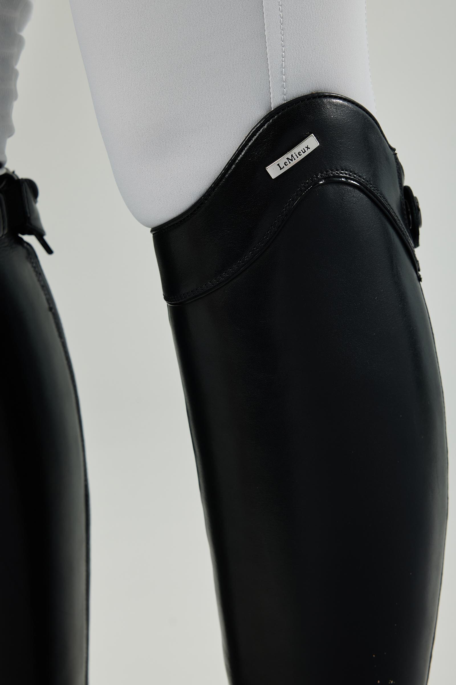 LeMieux ridst&ouml;vlar med sn&ouml;rning, kort skafth&ouml;jd