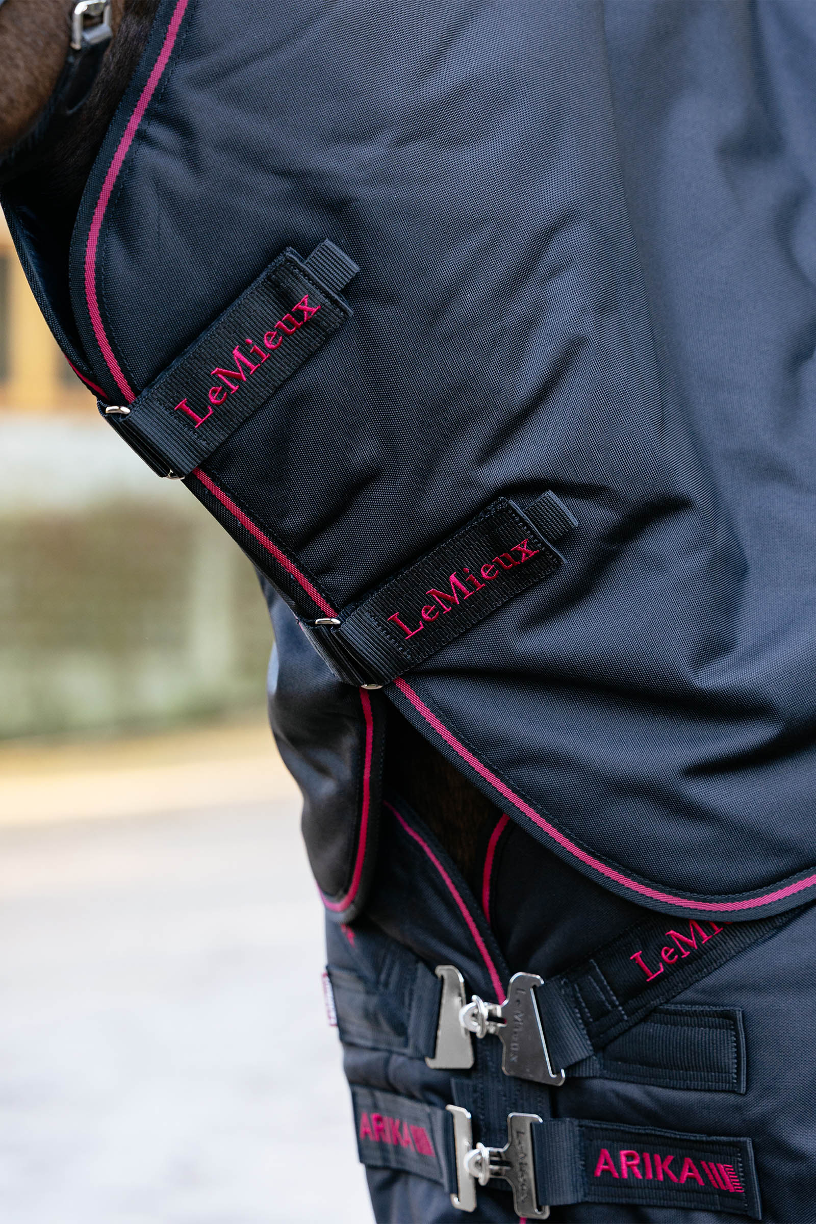 LeMieux Arika Storm-Tek utet&auml;cke med avtagbar halsdel, 200 g