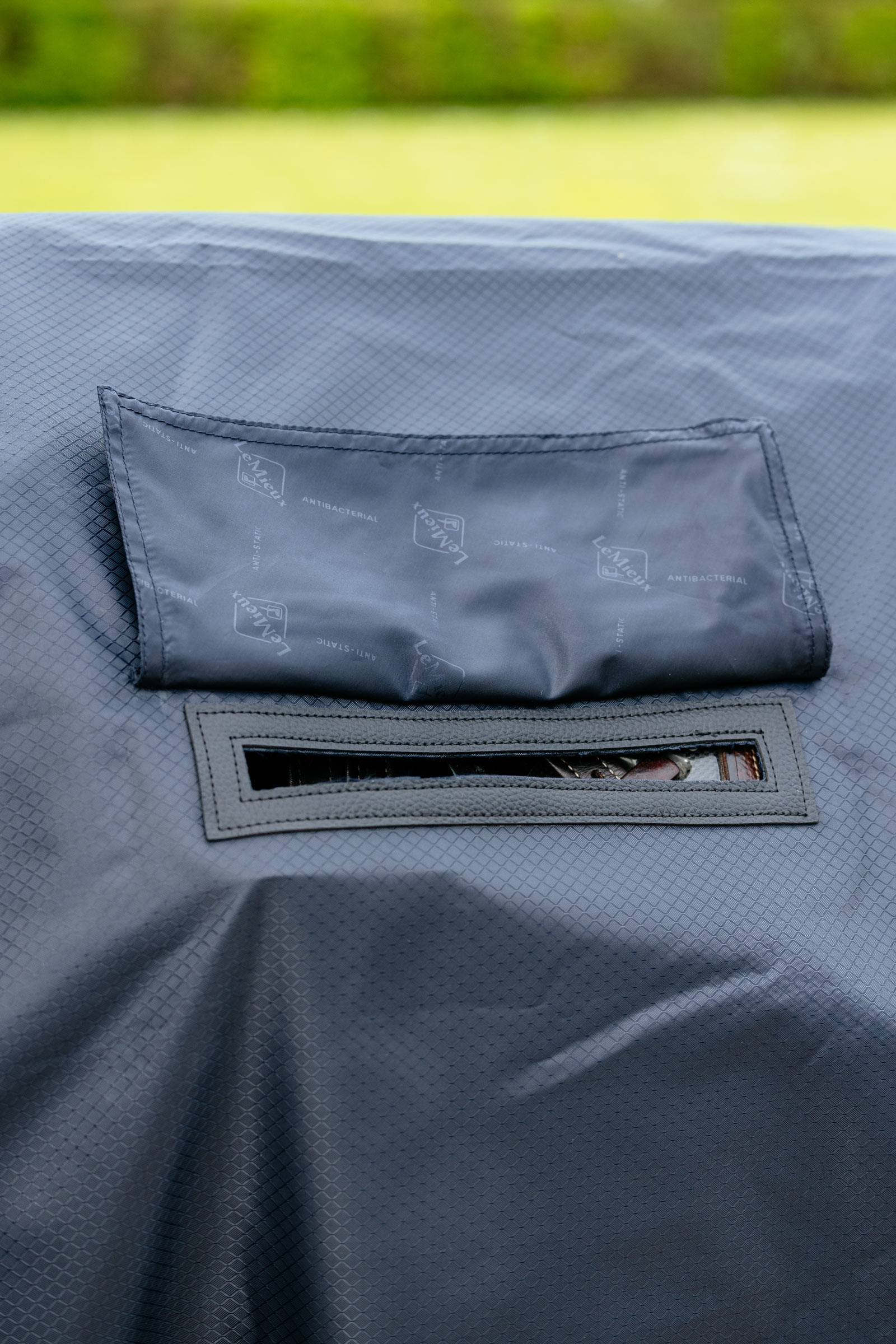 LeMieux regnt&auml;cke f&ouml;r ridning med fast halsdel