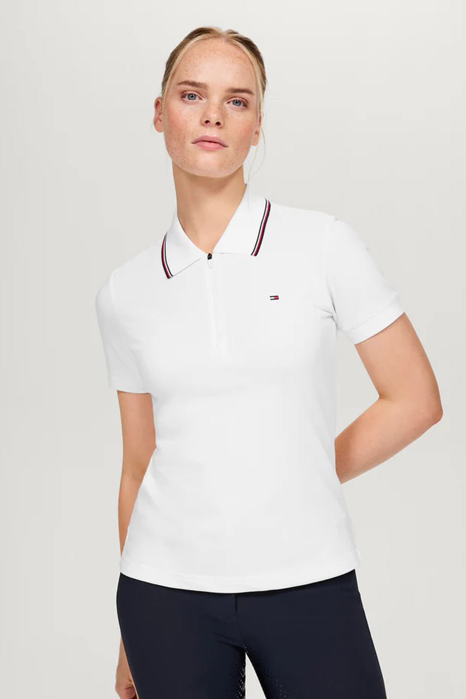 OPTIC WHITE Tommy Hilfiger Equestrian Camden dam-pik&eacute;tr&ouml;ja med dragkedja