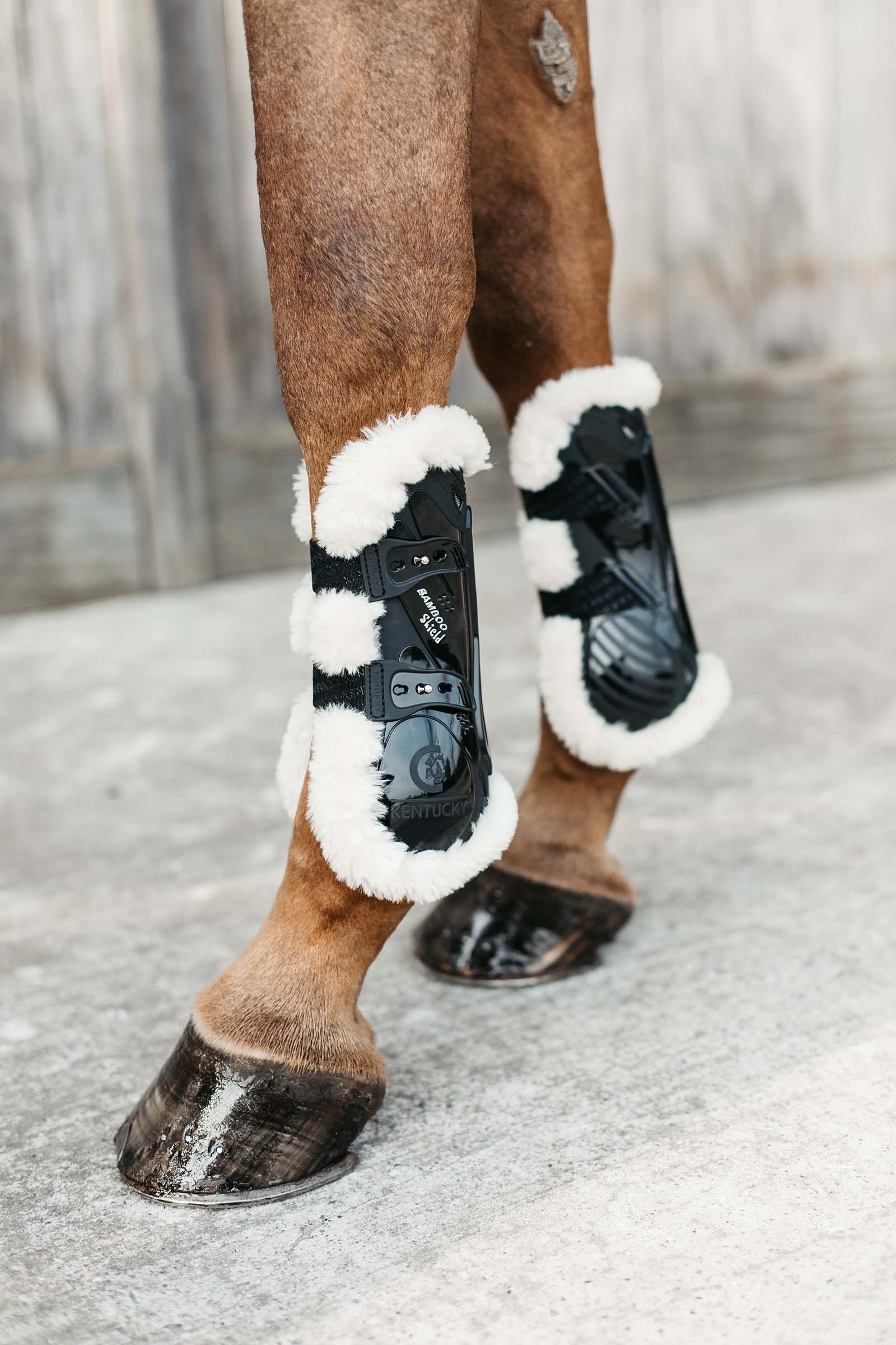 Kentucky Horsewear senskydd med veganskt fårskinn, bambu, elastisk