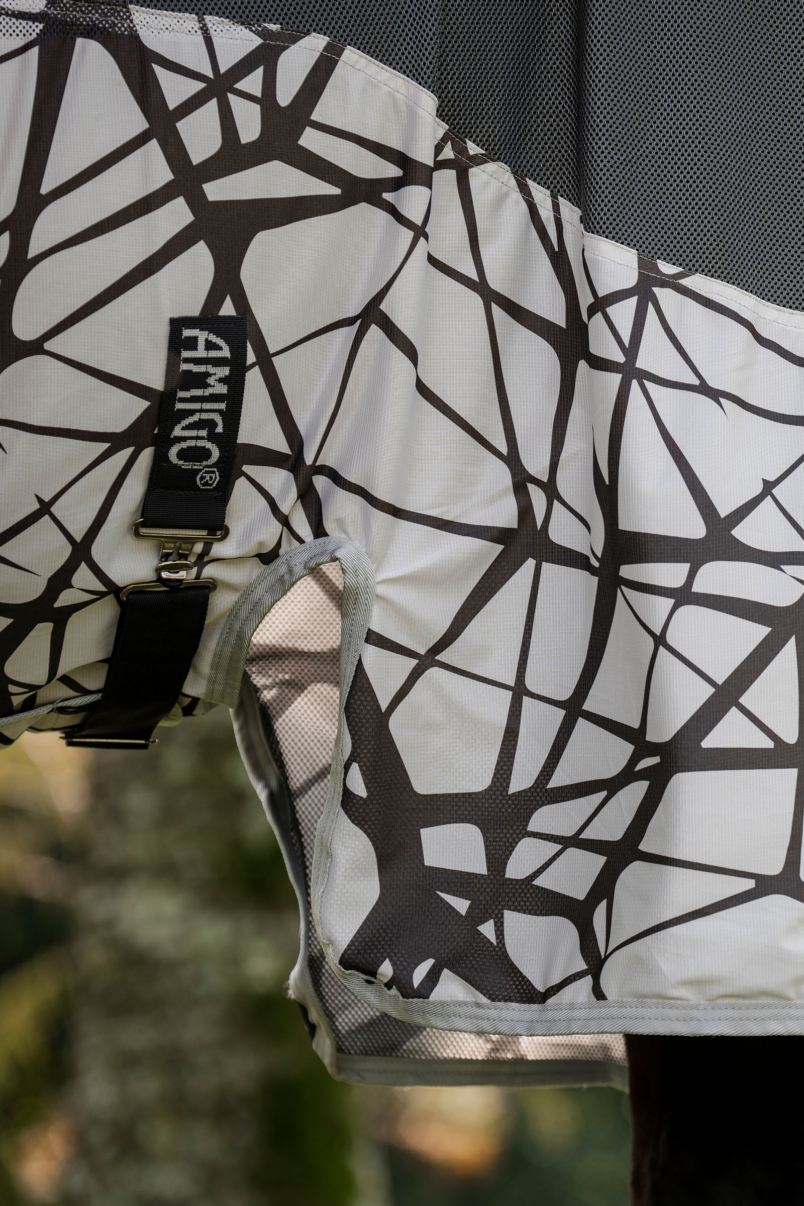 Horseware Amigo CamoFly flugtäcke med avtagbar halsdel