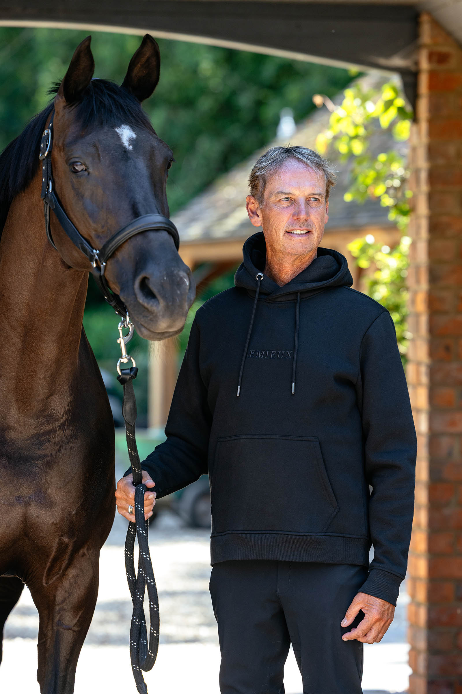 LeMieux herrhoodie med k&auml;nguruficka