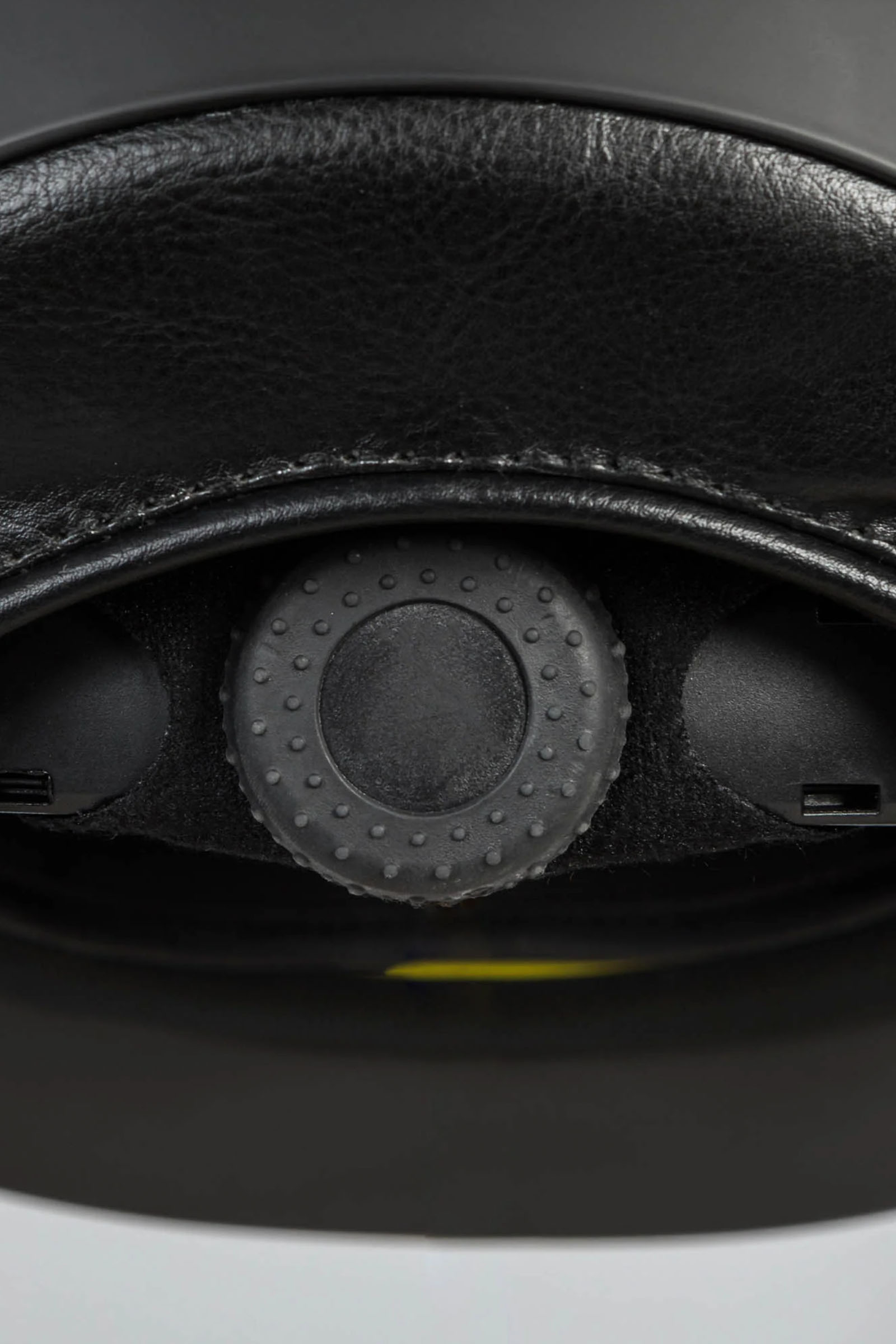 Back on Track Caracas ridhjälm med slät ovandel