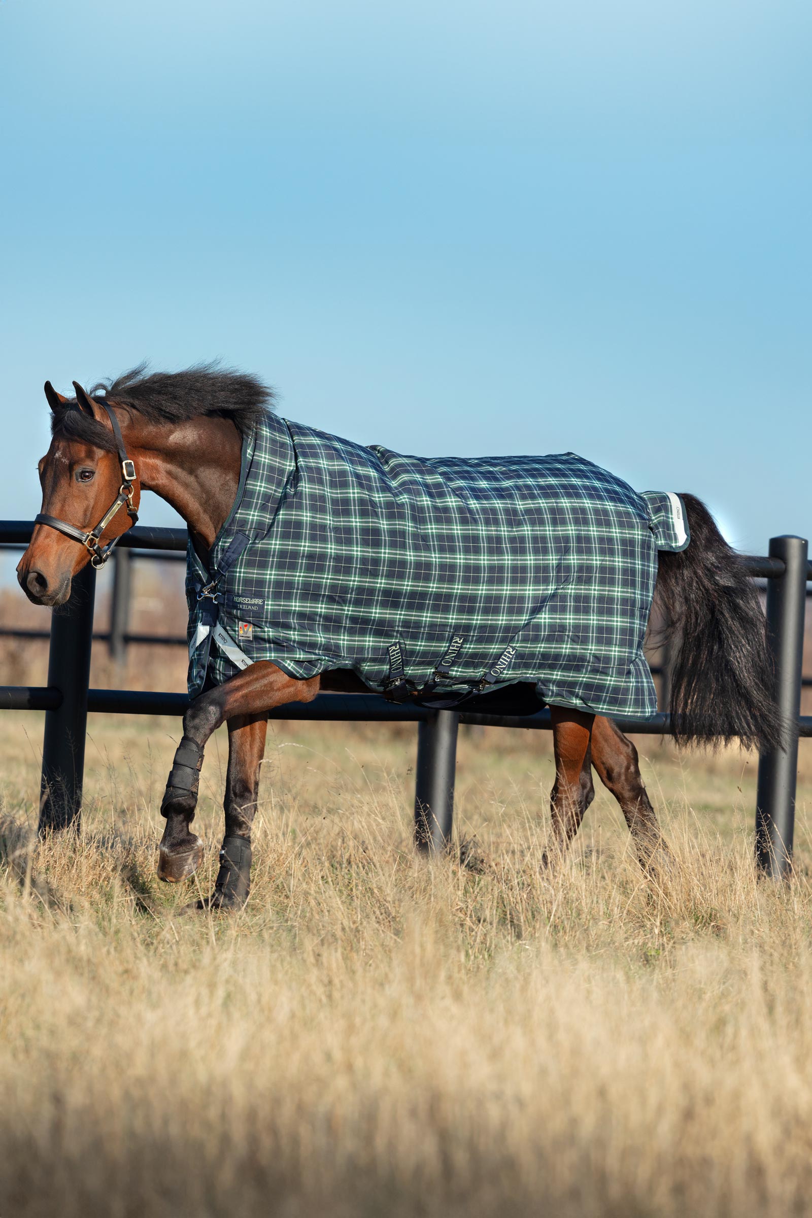 Horseware Rhino Wug Vari-Layer Utetäcke med hög hals, 250g
