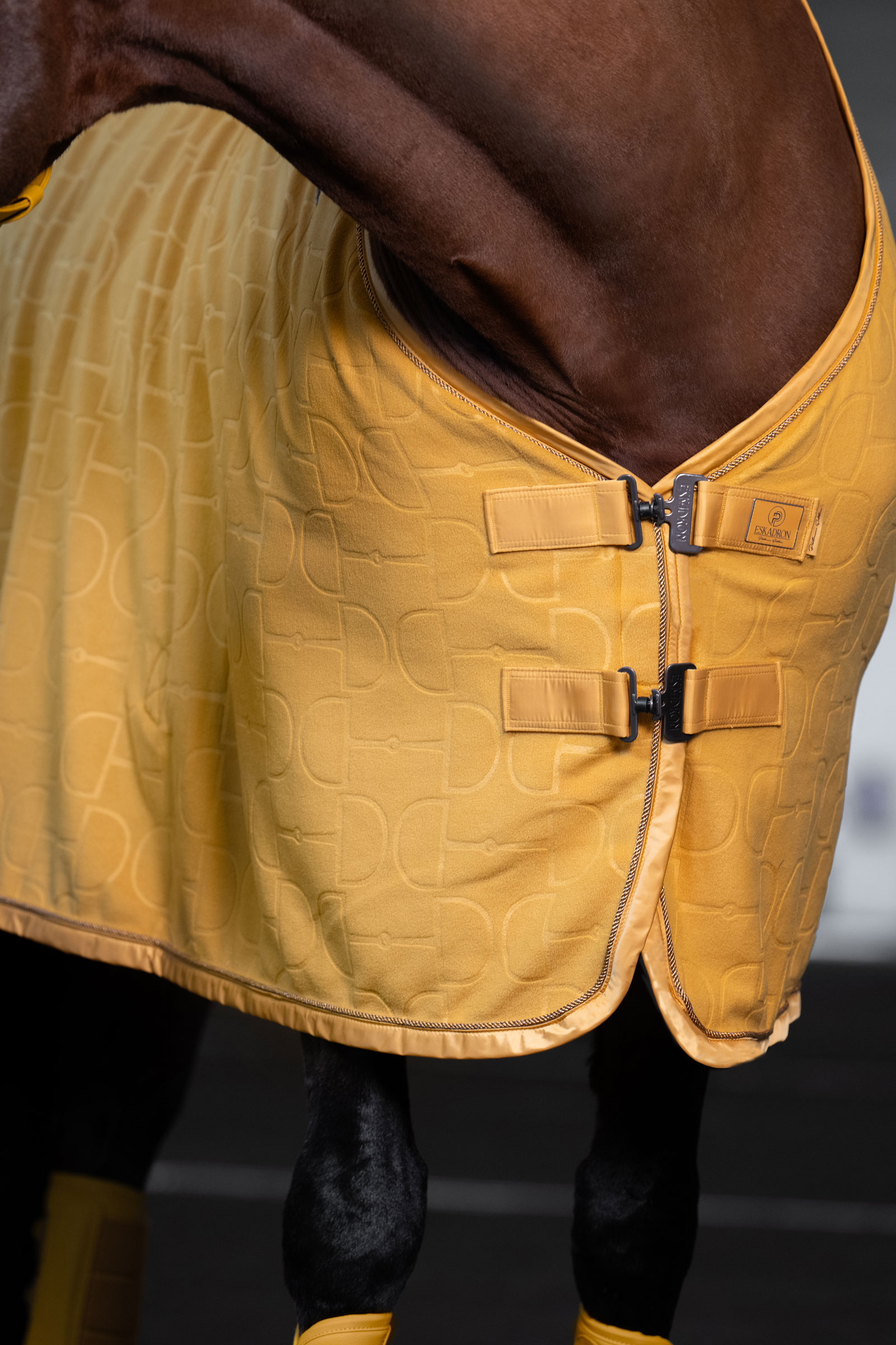 Eskadron Platinum 25 Fleece Stamp Bit Svedtäcke