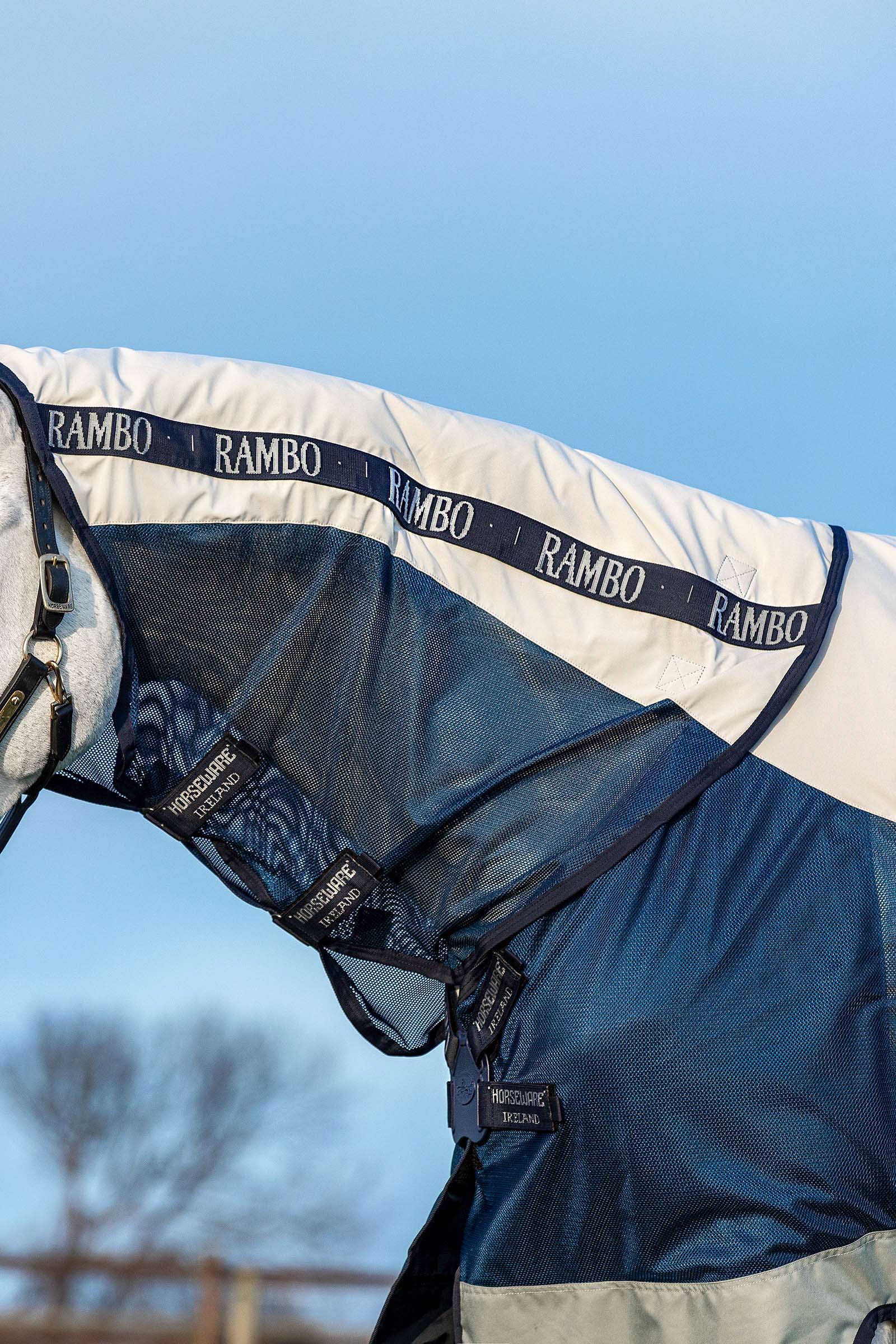 Horseware Rambo Summer Series utetäcke med liner och avtagbar halsdel, 100g