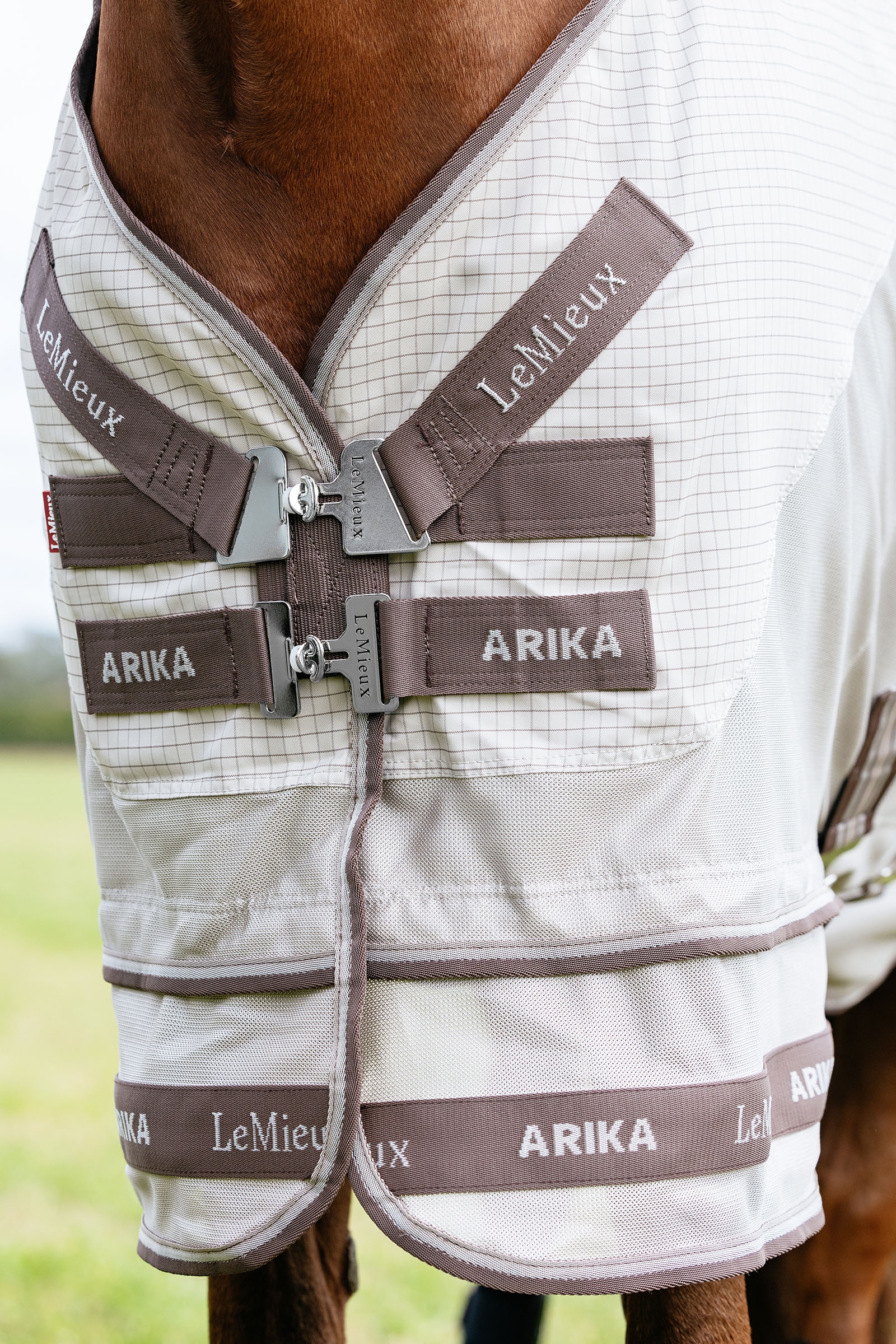 LeMieux Arika 450D Sunstopper utet&auml;cke med avtagbar halsdel, 0 g