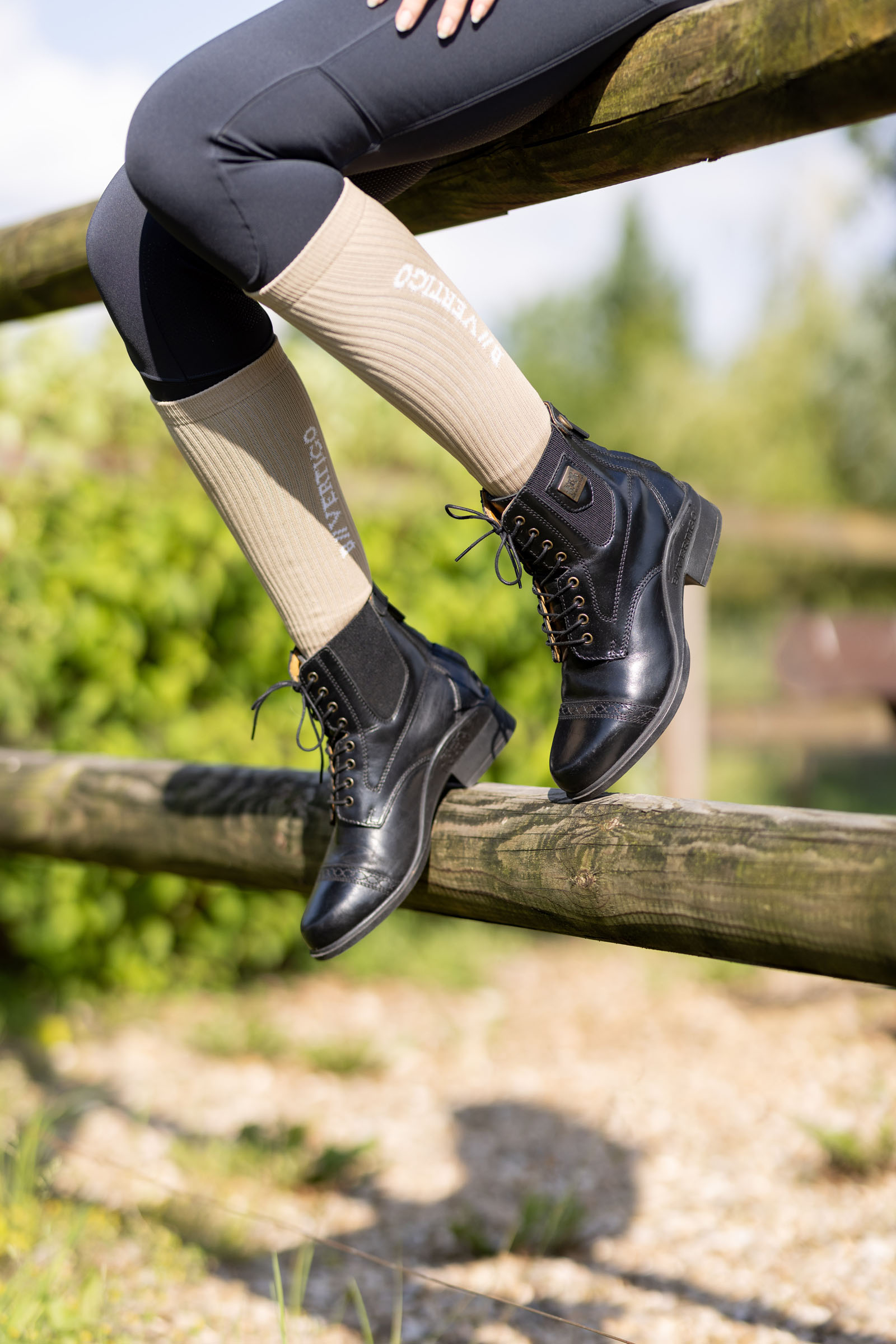 B Vertigo Jupiter jodhpur skor med sn&ouml;rning fram i l&auml;der f&ouml;r dam