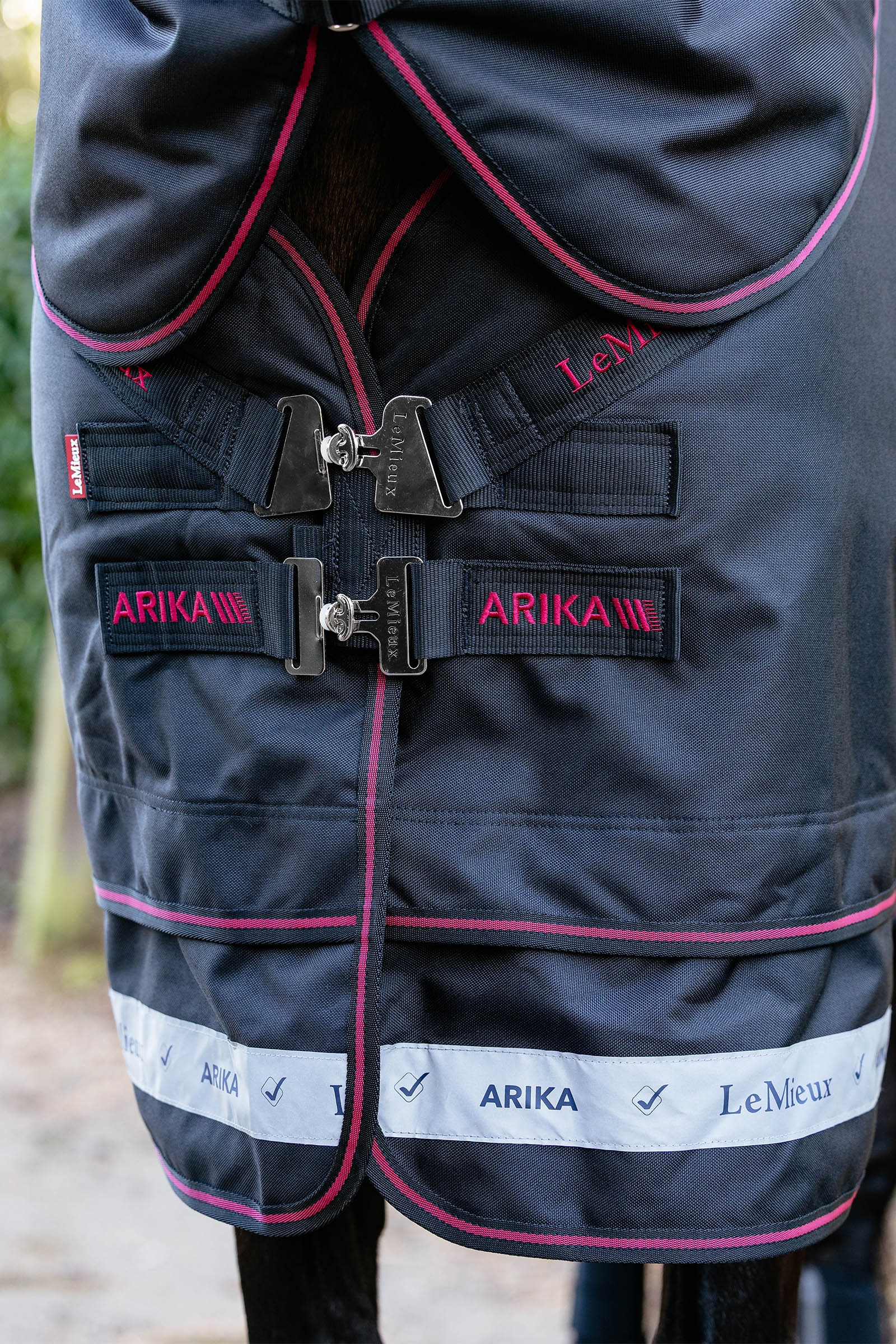 LeMieux Arika Storm-Tek utetäcke med avtagbar hals, 50 g