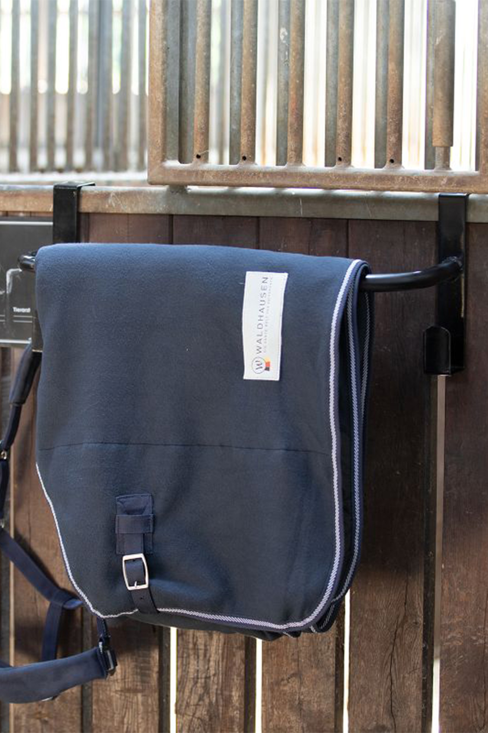 Täckeshållare för stallport från Waldhausen, justerbar