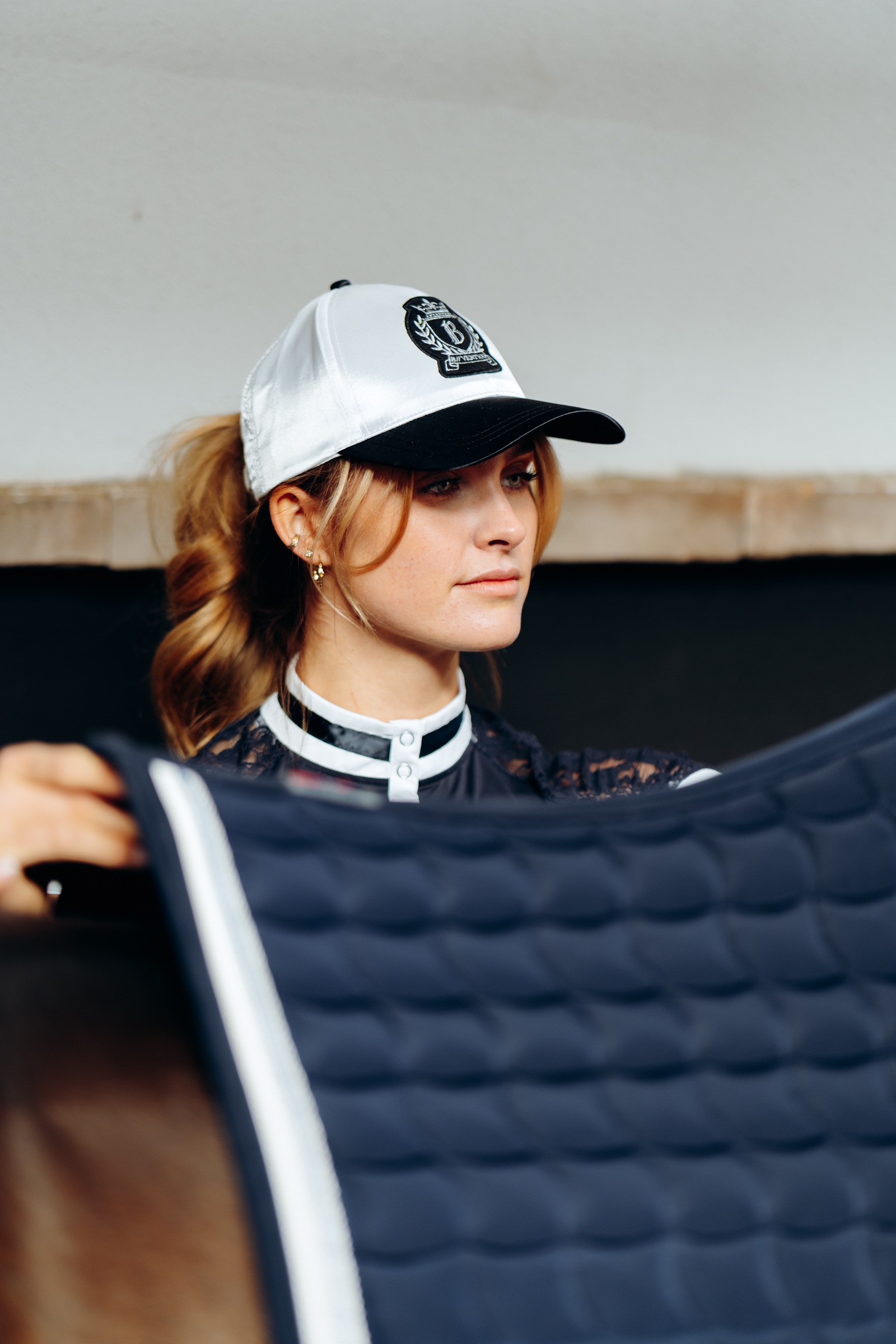 B Vertigo Satin keps