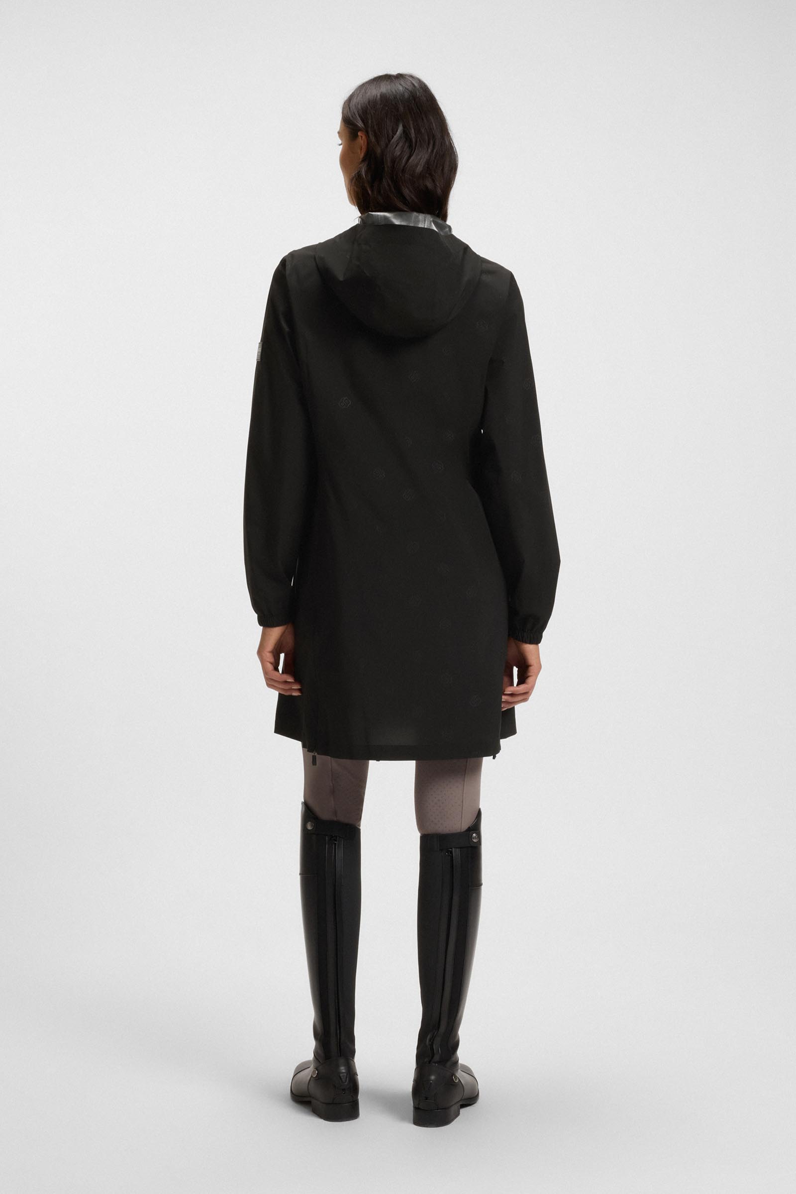 Boss Lara dam regnrock