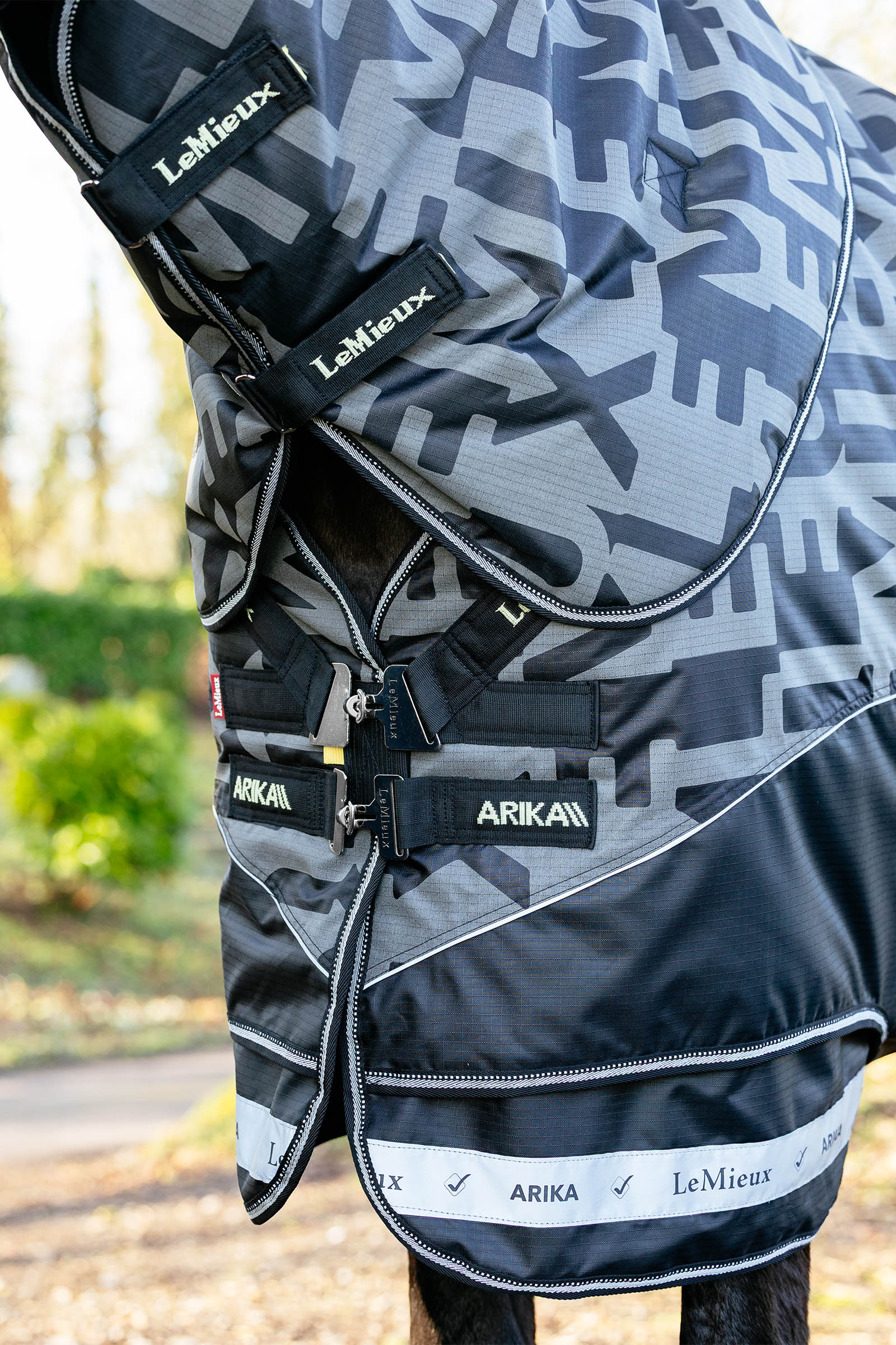 LeMieux Arika Reflekterande Utbytesmatta med Avtagbar Hals, 100 g