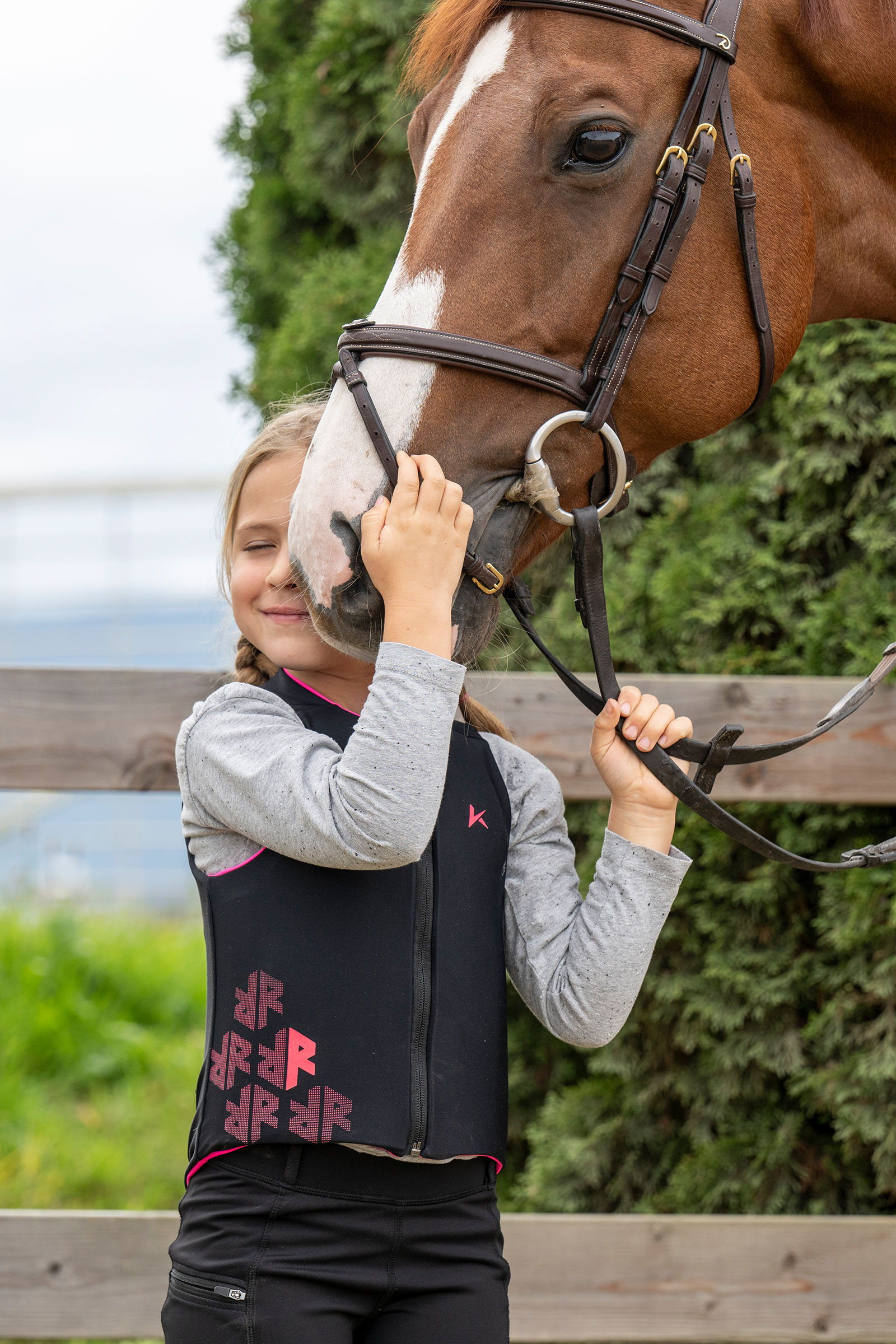 Komperdell Flex Fit Pro Junior ballistisk v&auml;st f&ouml;r barn med ryggskydd