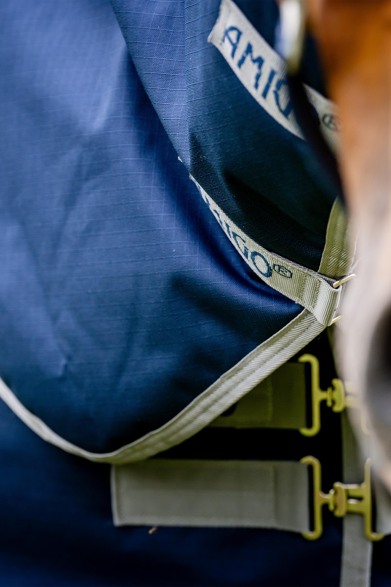 Horseware Amigo Ripstop 900D Plus utetäcke med avtagbar halsdel, 100 g