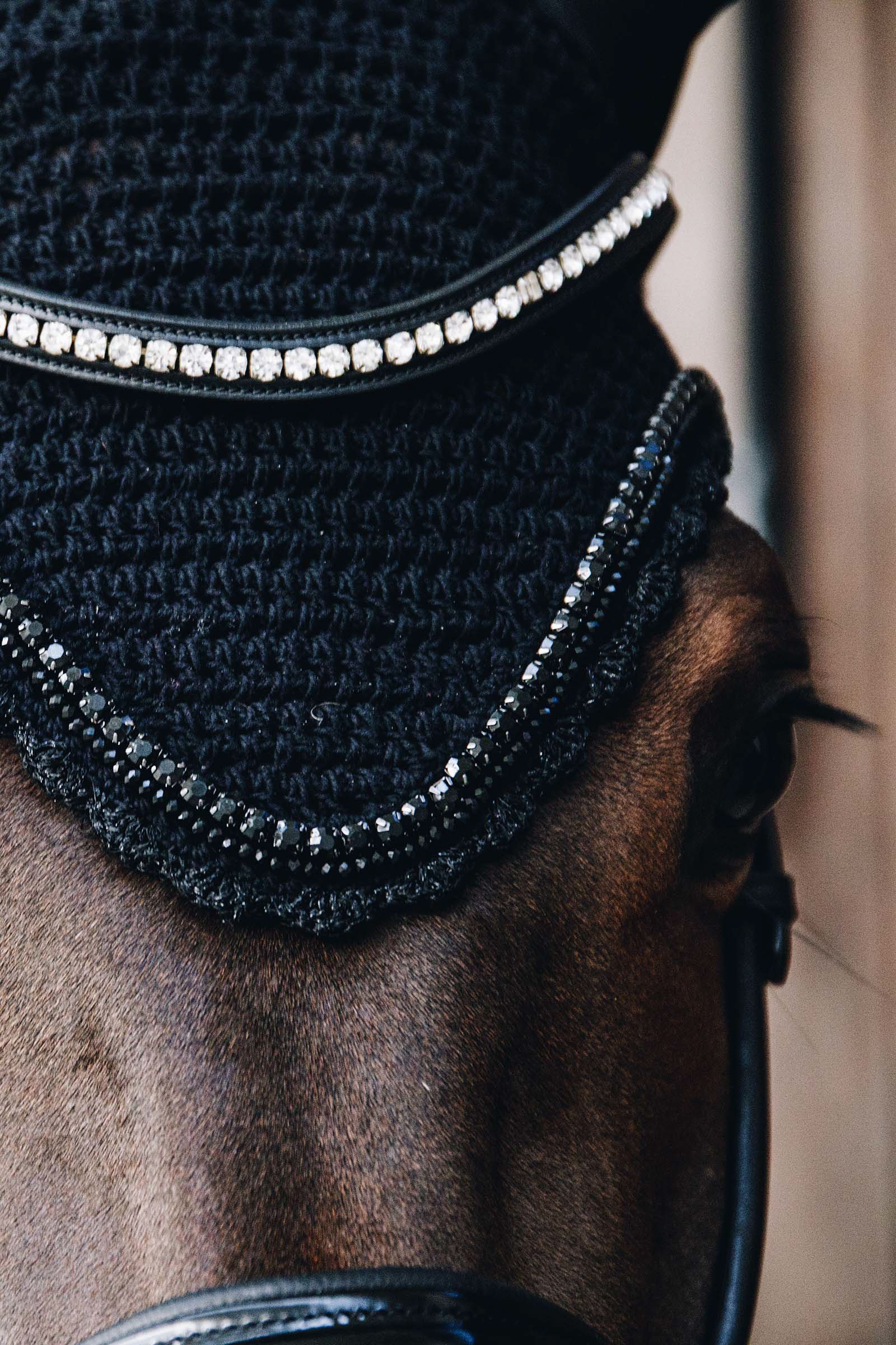 Kentucky Horsewear ljudisolerande ridhuva i lång modell med kristall & pärla