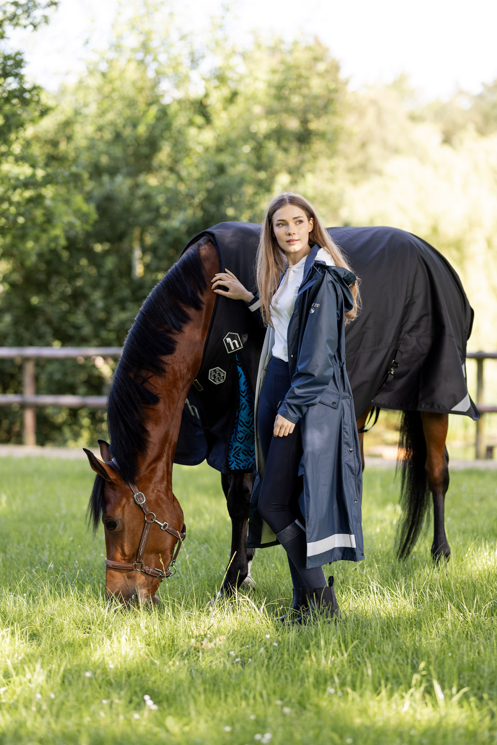 Horze Hazel l&aring;ng damregnjacka med slitsar