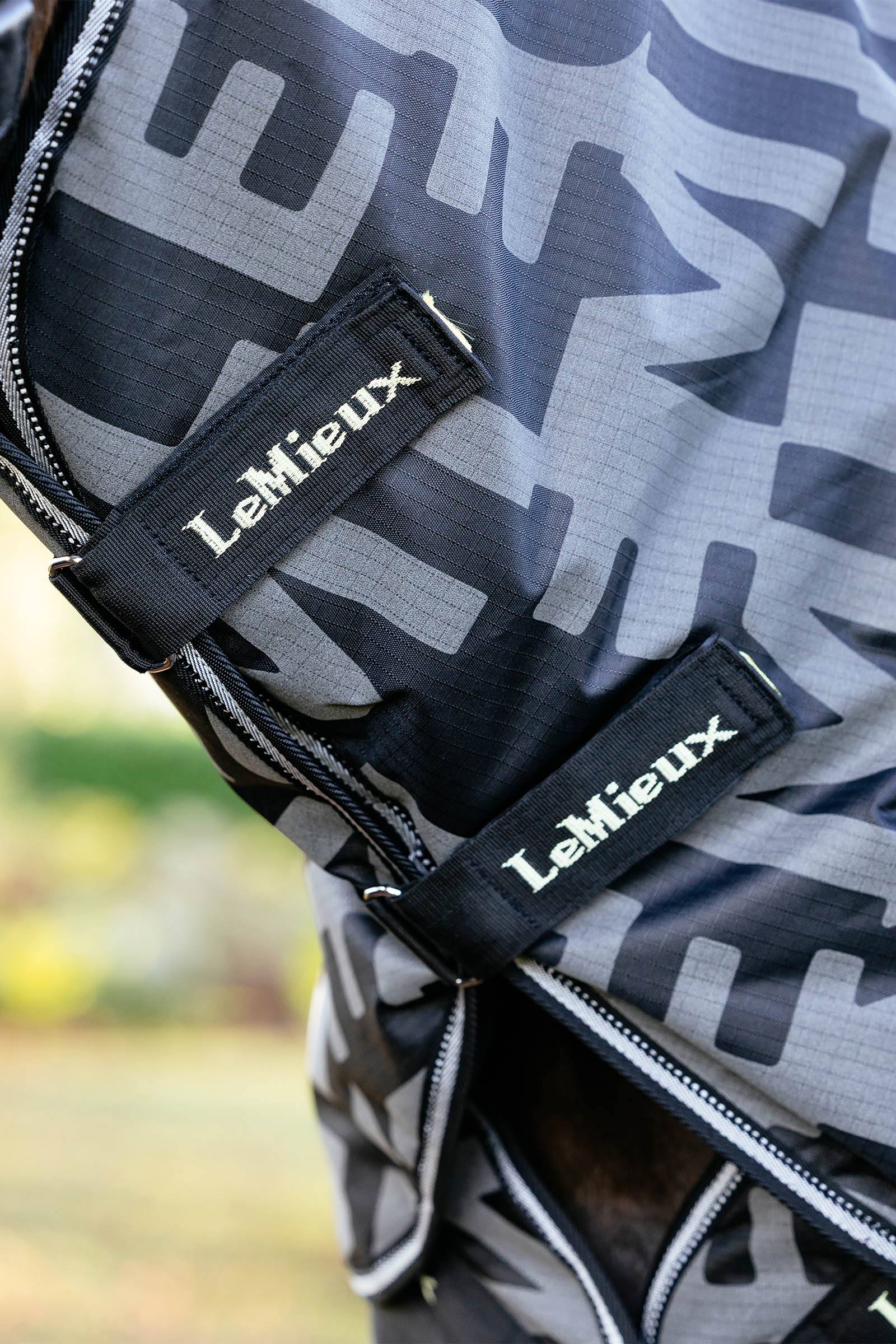 LeMieux Arika Reflekterande Utbytesmatta med Avtagbar Hals, 100 g