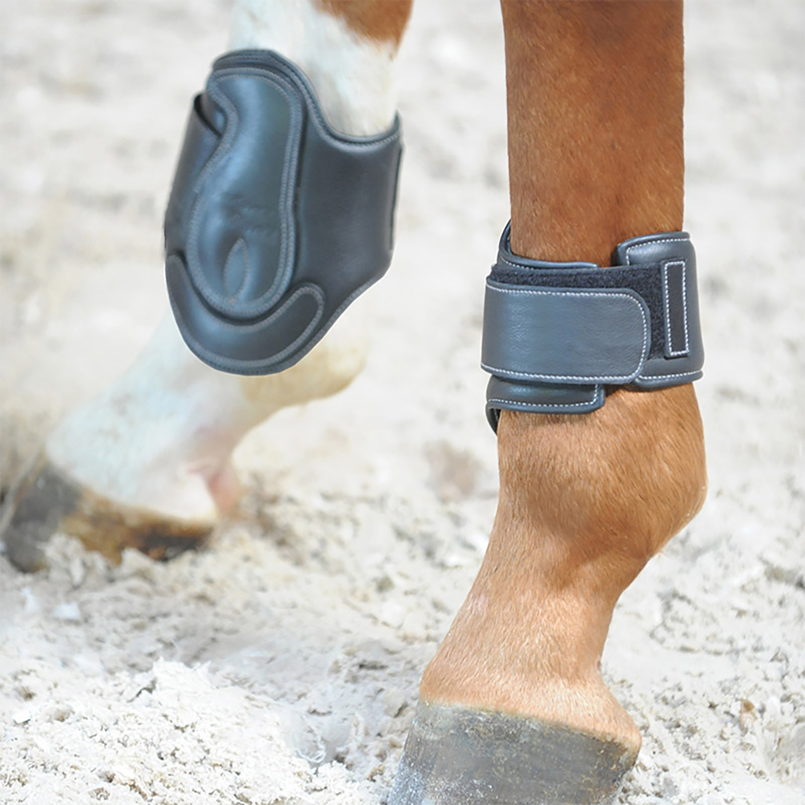 Kavalkade Soft Dekor benskydd i läder