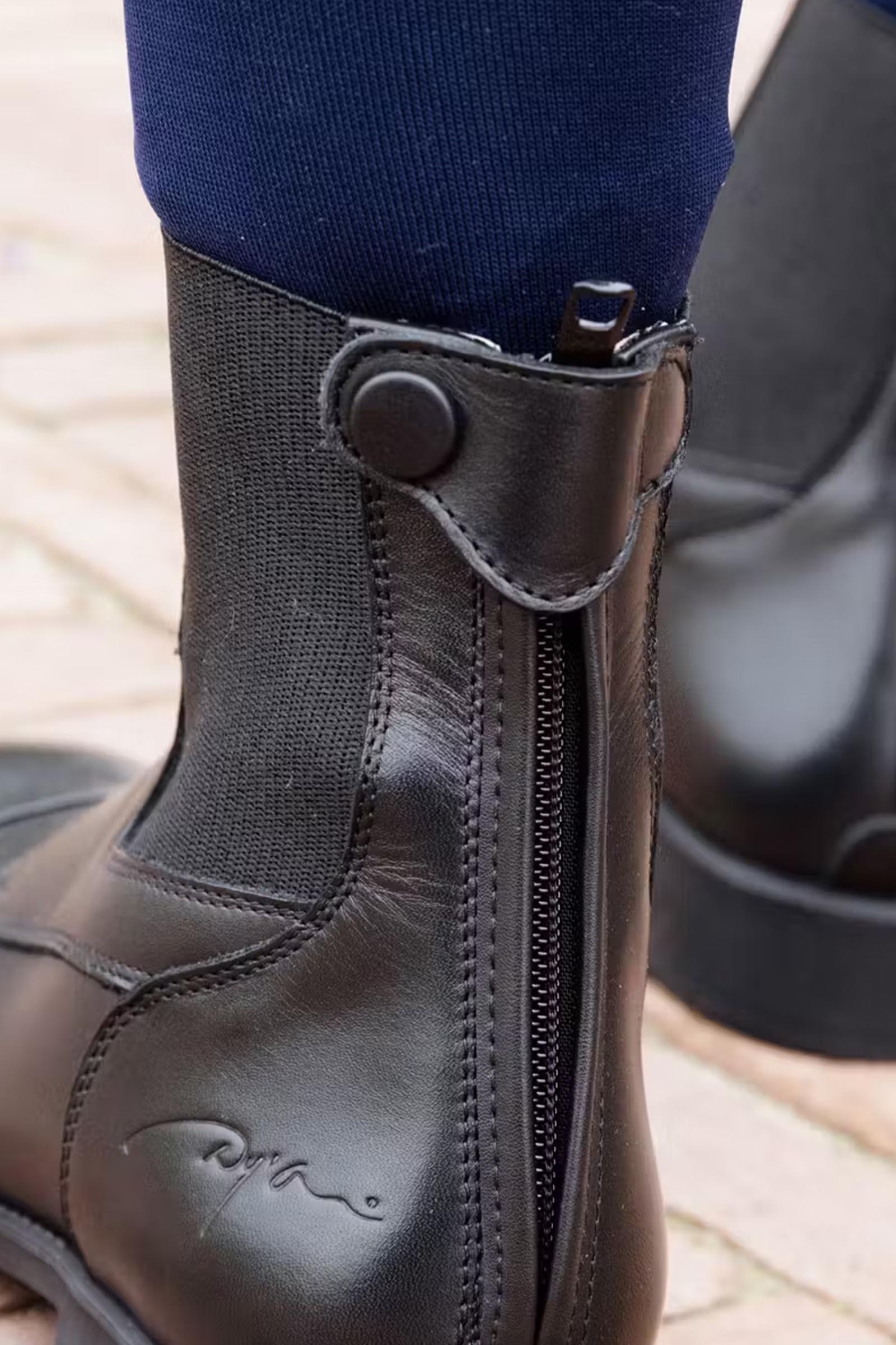 Dy'on jodhpurs med frontsn&ouml;rning och bakdragkedja  