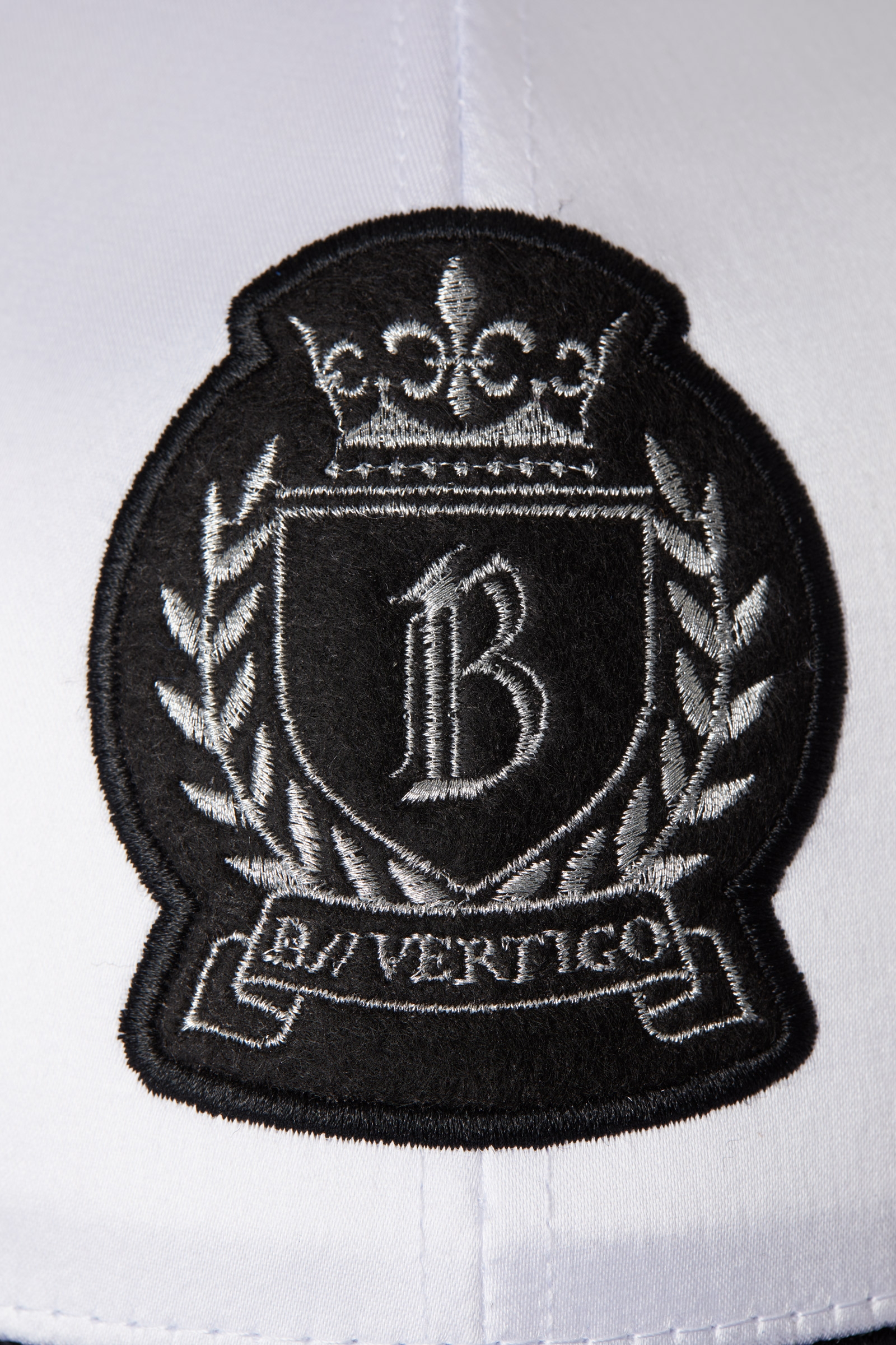 B Vertigo Satin keps