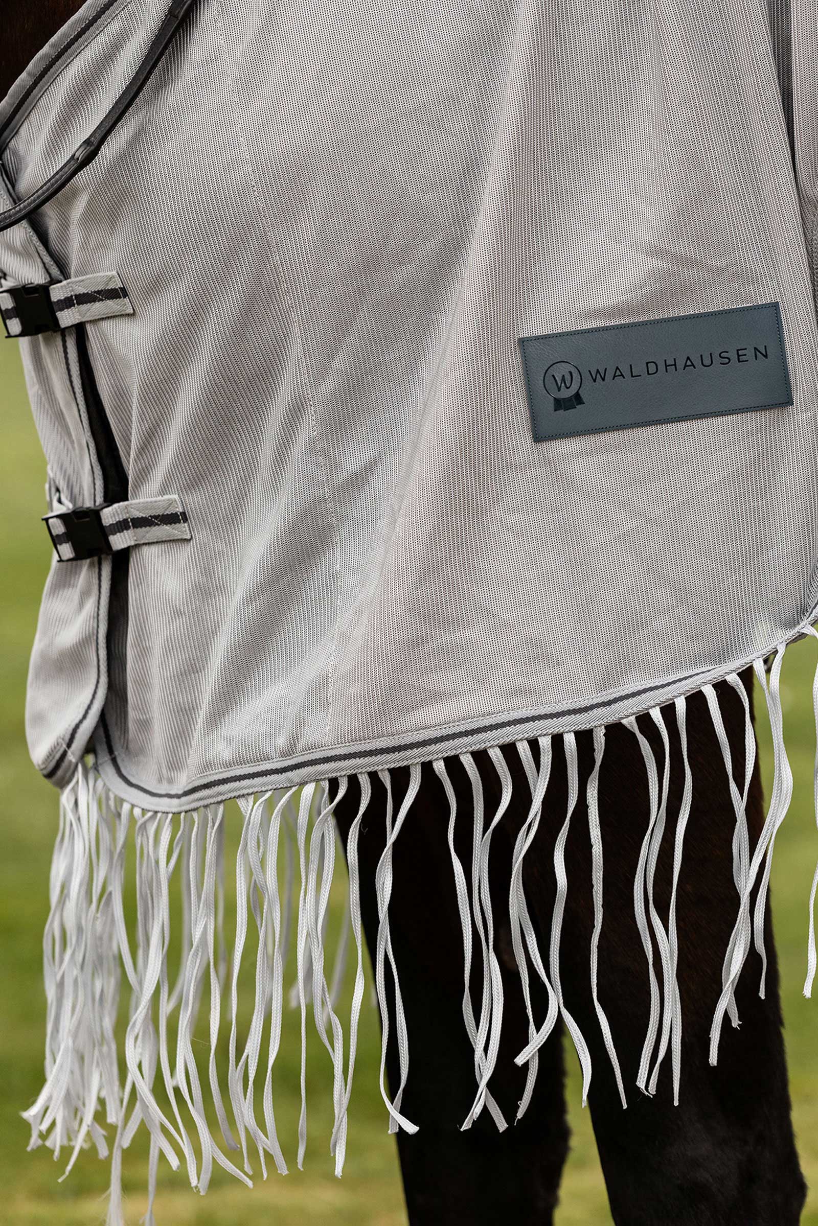 Waldhausen Protect ridt&auml;cke mot flugor med fransar