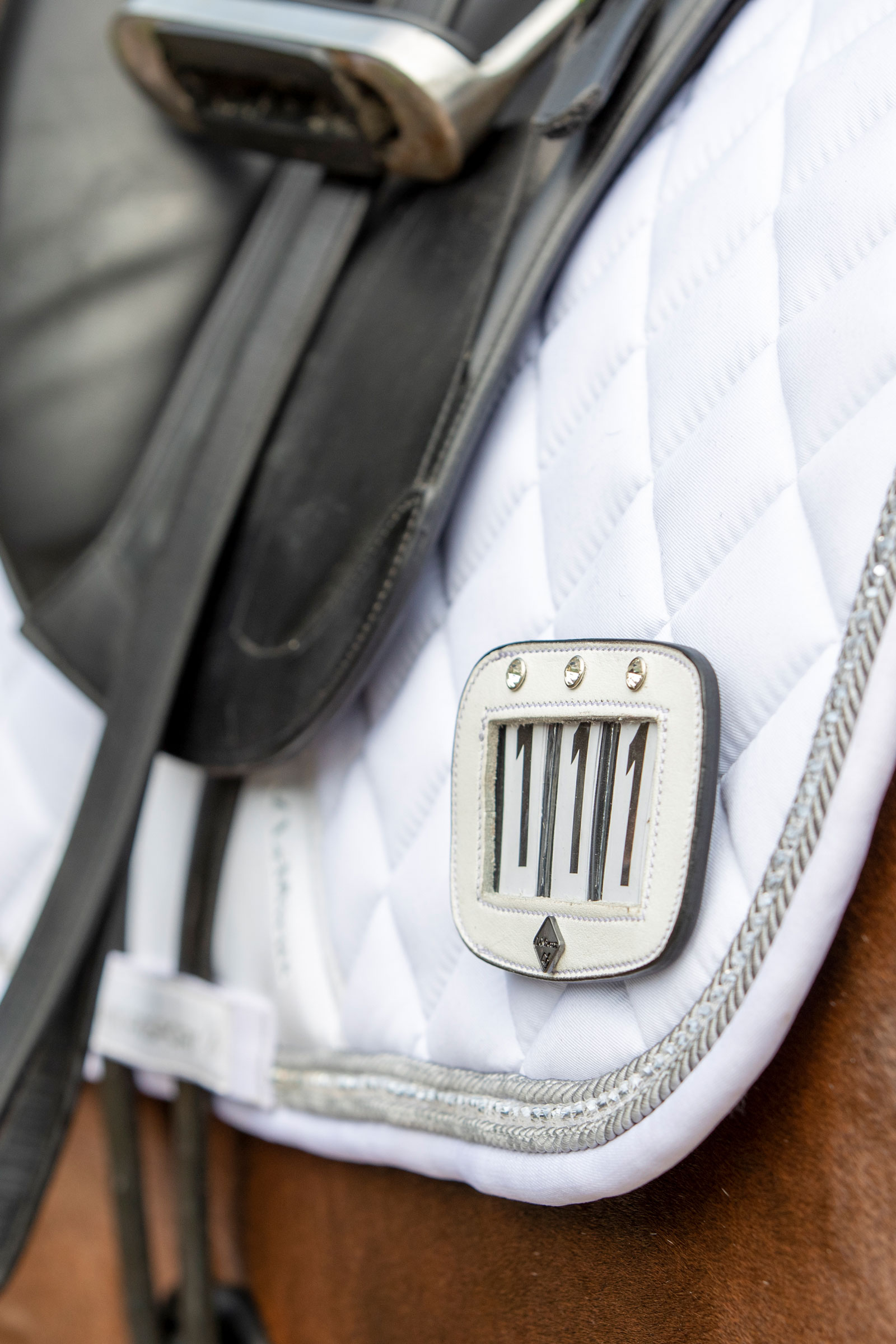 LeMieux nummerhållare för sadel med kristaller