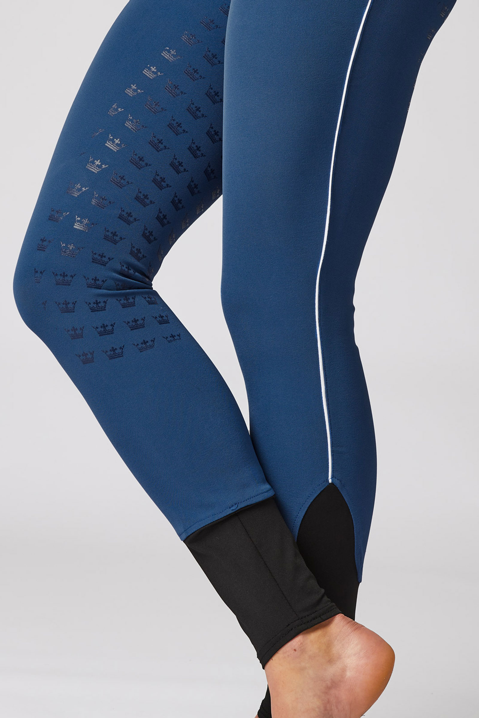 Ridbyxor med h&ouml;g midja och helskodd f&ouml;r dam med kontrasterande passpoal