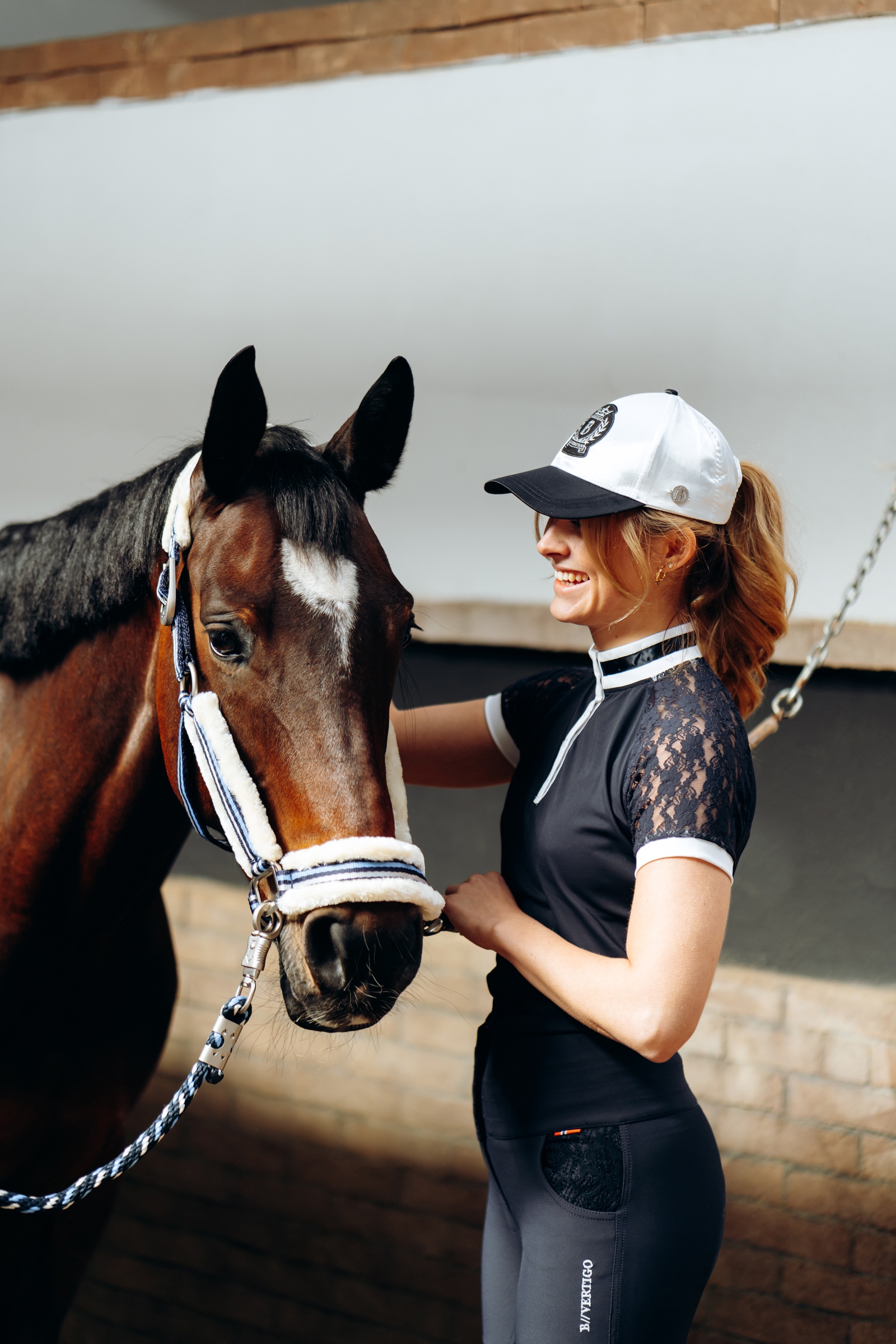 B Vertigo Satin keps