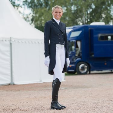 Dressyrryttare med frack